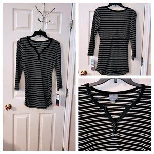 BNWT Maternity Top Sz Small SOFT Three Quarter Length Sleeves Great V-neck